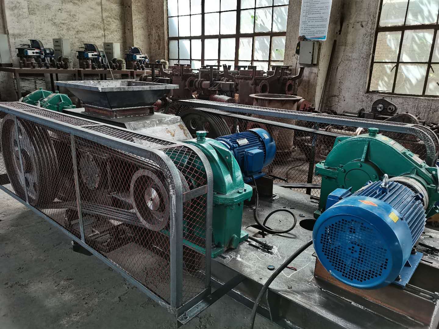 對輥式破碎機(jī) 對輥式破碎機(jī)