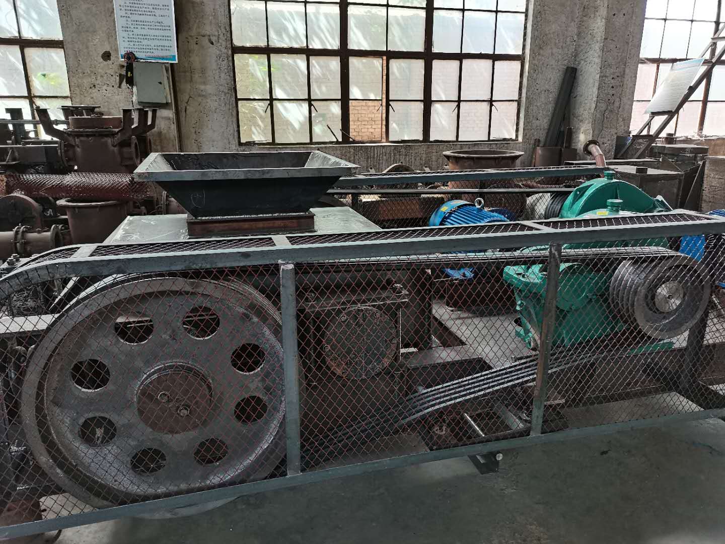 對(duì)輥式破碎機(jī) 對(duì)輥式破碎機(jī)
